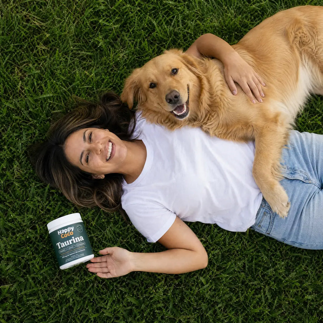 Dueña con su golden retriever y la Taurina HappyCoco